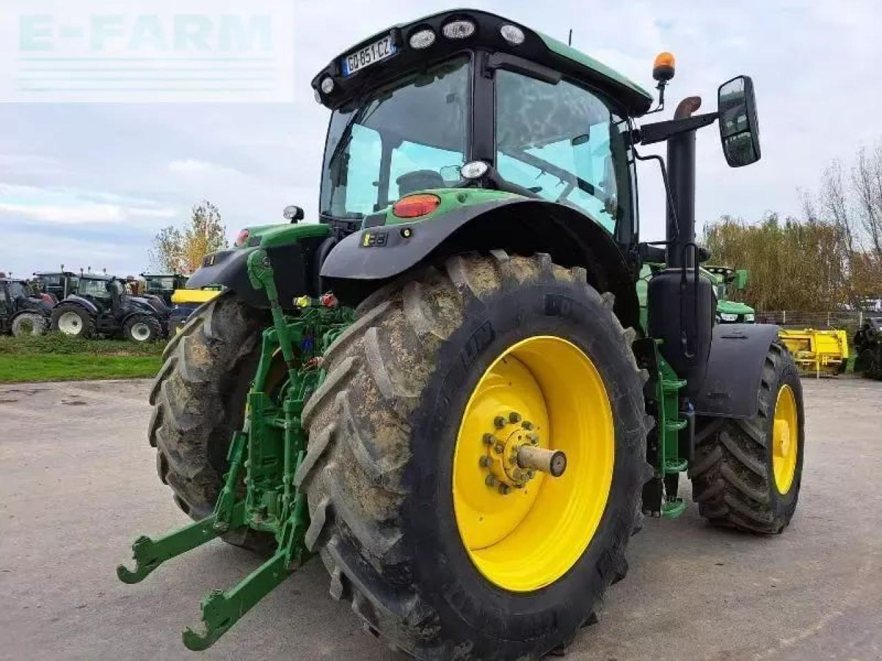 John Deere 6r 215 - Tractor: foto 2 John Deere 6r 215 - Tractor: foto 2