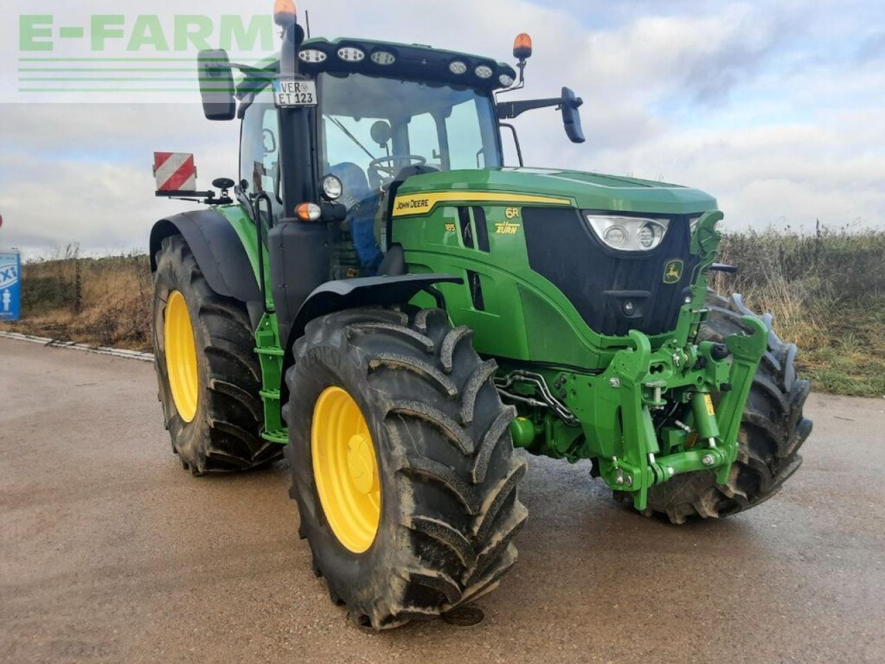 John Deere 6r185 - Tractor: foto 2 John Deere 6r185 - Tractor: foto 2