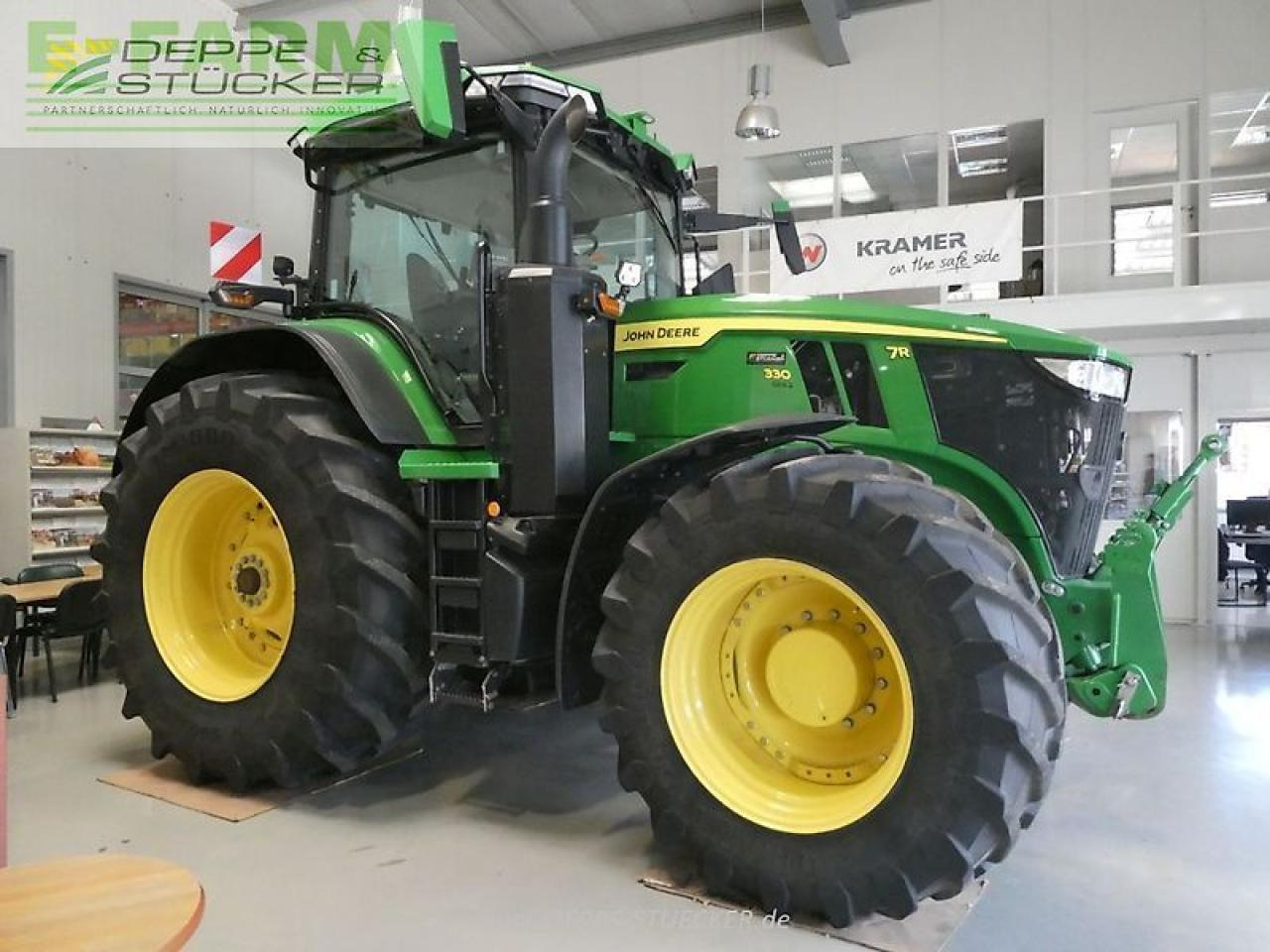 John Deere 7r 330 - Tractor: foto 5 John Deere 7r 330 - Tractor: foto 5