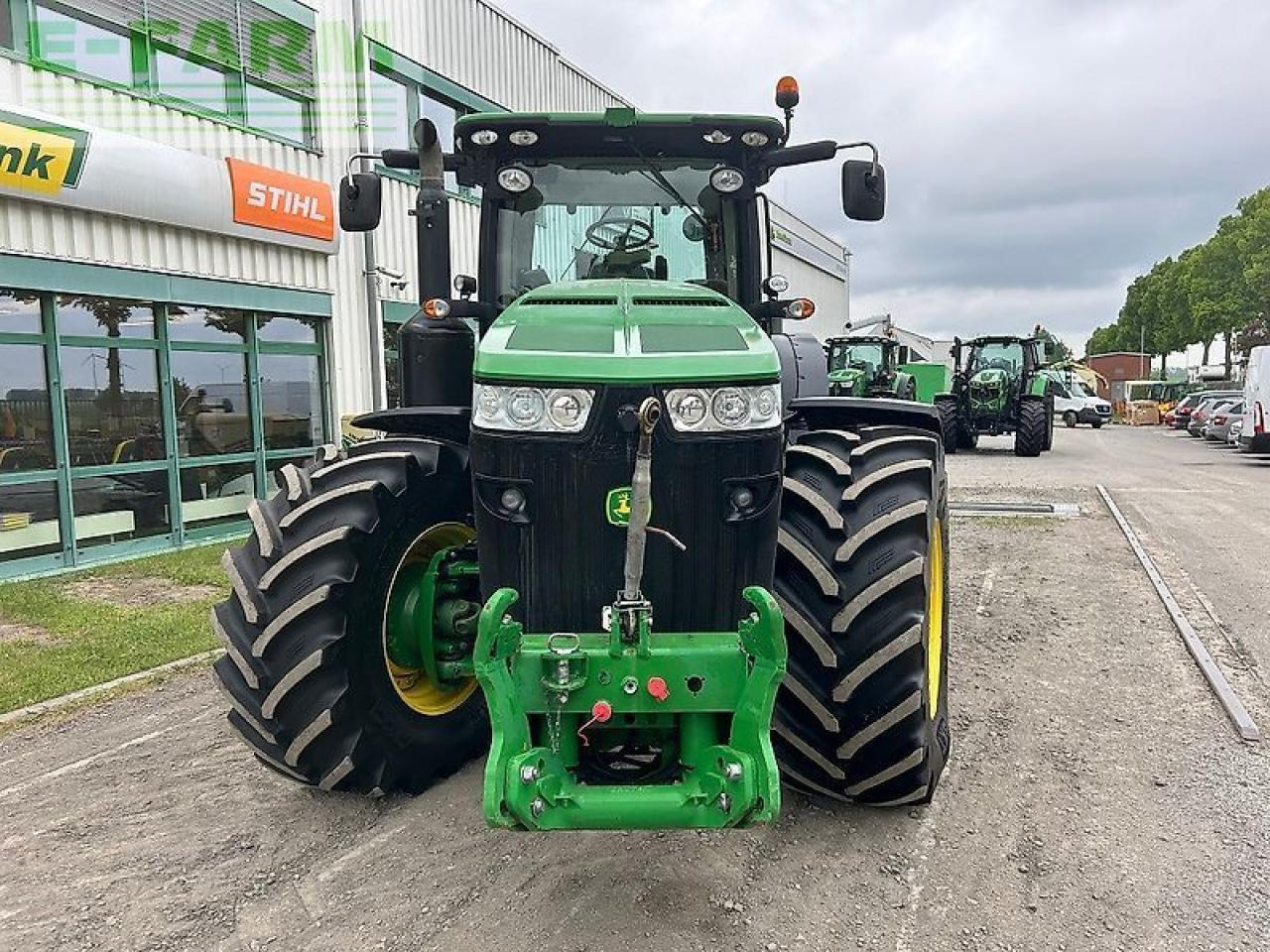 John Deere 8335 r - Tractor: foto 2 John Deere 8335 r - Tractor: foto 2