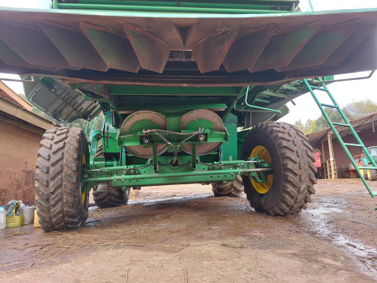 John Deere 9640WTS HillMaster - Cosechadora de granos: foto 5 John Deere 9640WTS HillMaster - Cosechadora de granos: foto 5