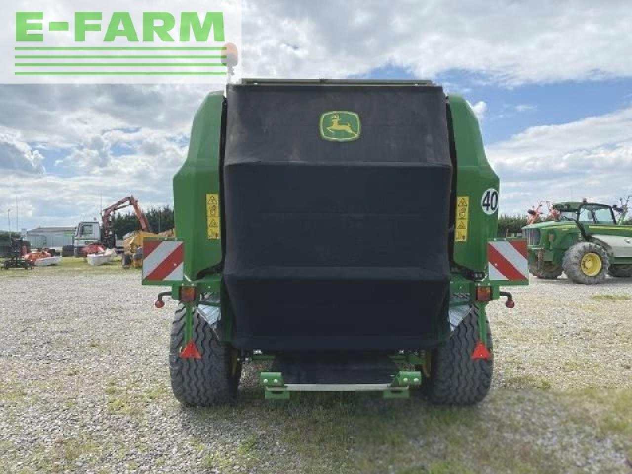 John Deere v451r - Empacadora de pacas cuadradas: foto 2 John Deere v451r - Empacadora de pacas cuadradas: foto 2
