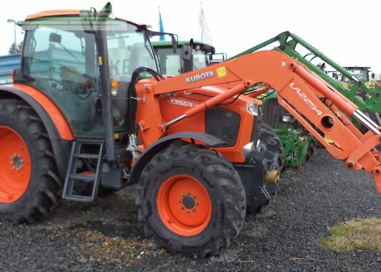 Kubota m135-17 gx 2 - Tractor: foto 1 Kubota m135-17 gx 2 - Tractor: foto 1