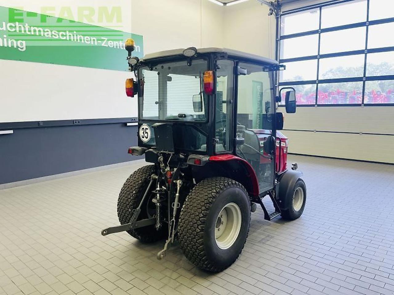 Massey Ferguson 1740m hc inkl. schild/streuer - Tractor: foto 5 Massey Ferguson 1740m hc inkl. schild/streuer - Tractor: foto 5