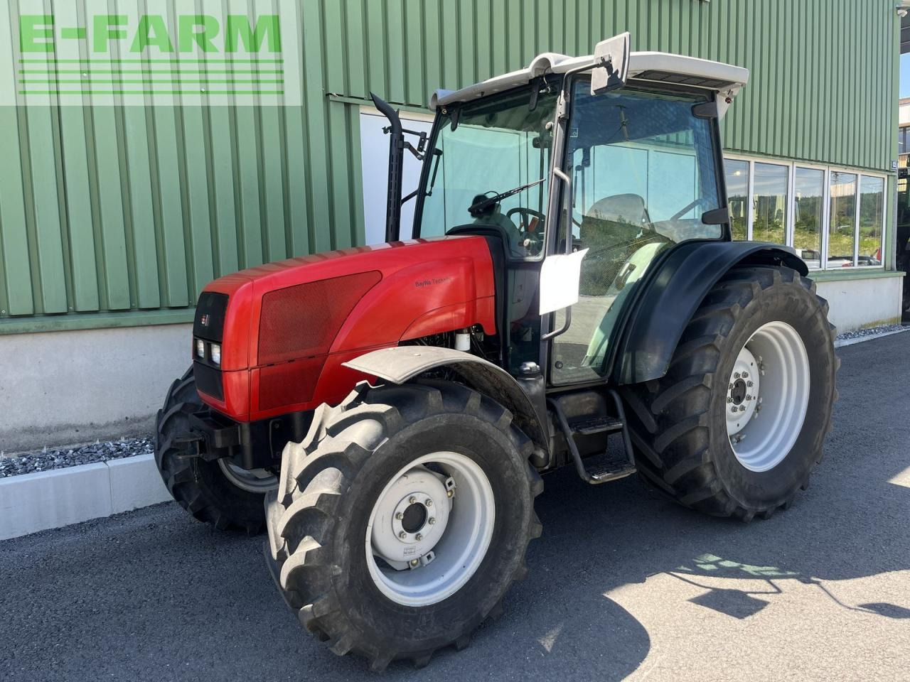 Massey Ferguson 2435 - Tractor: foto 1 Massey Ferguson 2435 - Tractor: foto 1