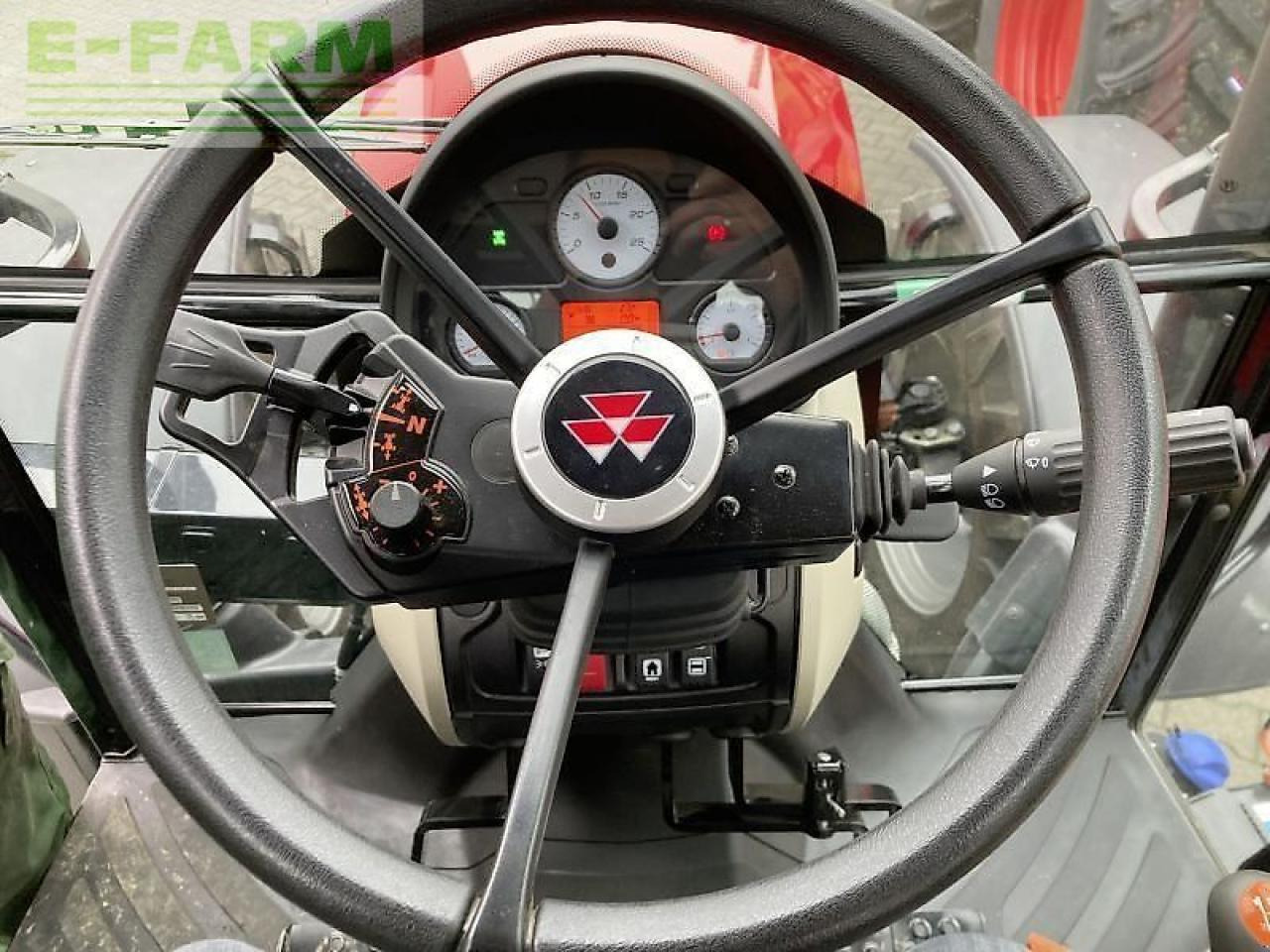 Tractor Massey Ferguson 4708 m essential: foto 13 Tractor Massey Ferguson 4708 m essential: foto 13