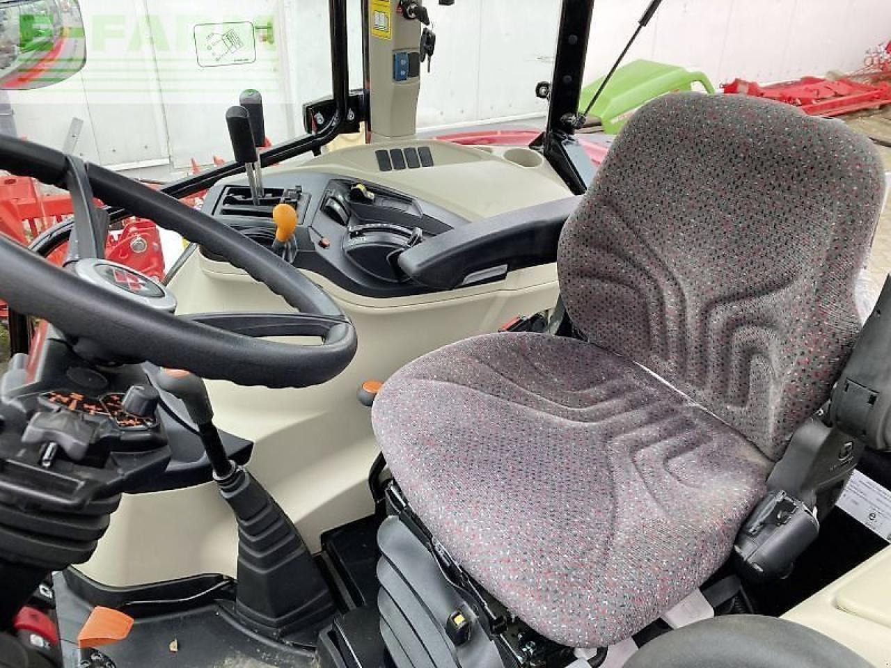 Tractor Massey Ferguson 4708 m essential: foto 14 Tractor Massey Ferguson 4708 m essential: foto 14