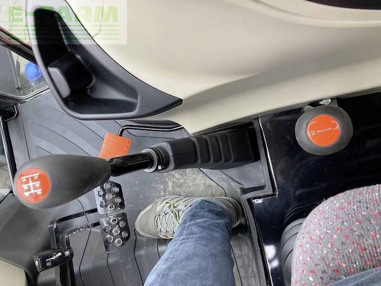 Tractor Massey Ferguson 4708 m essential: foto 12 Tractor Massey Ferguson 4708 m essential: foto 12