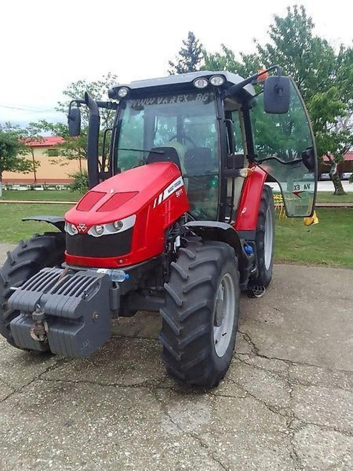 Massey Ferguson 5611-dyna 4- eesential Essential - Tractor: foto 1 Massey Ferguson 5611-dyna 4- eesential Essential - Tractor: foto 1