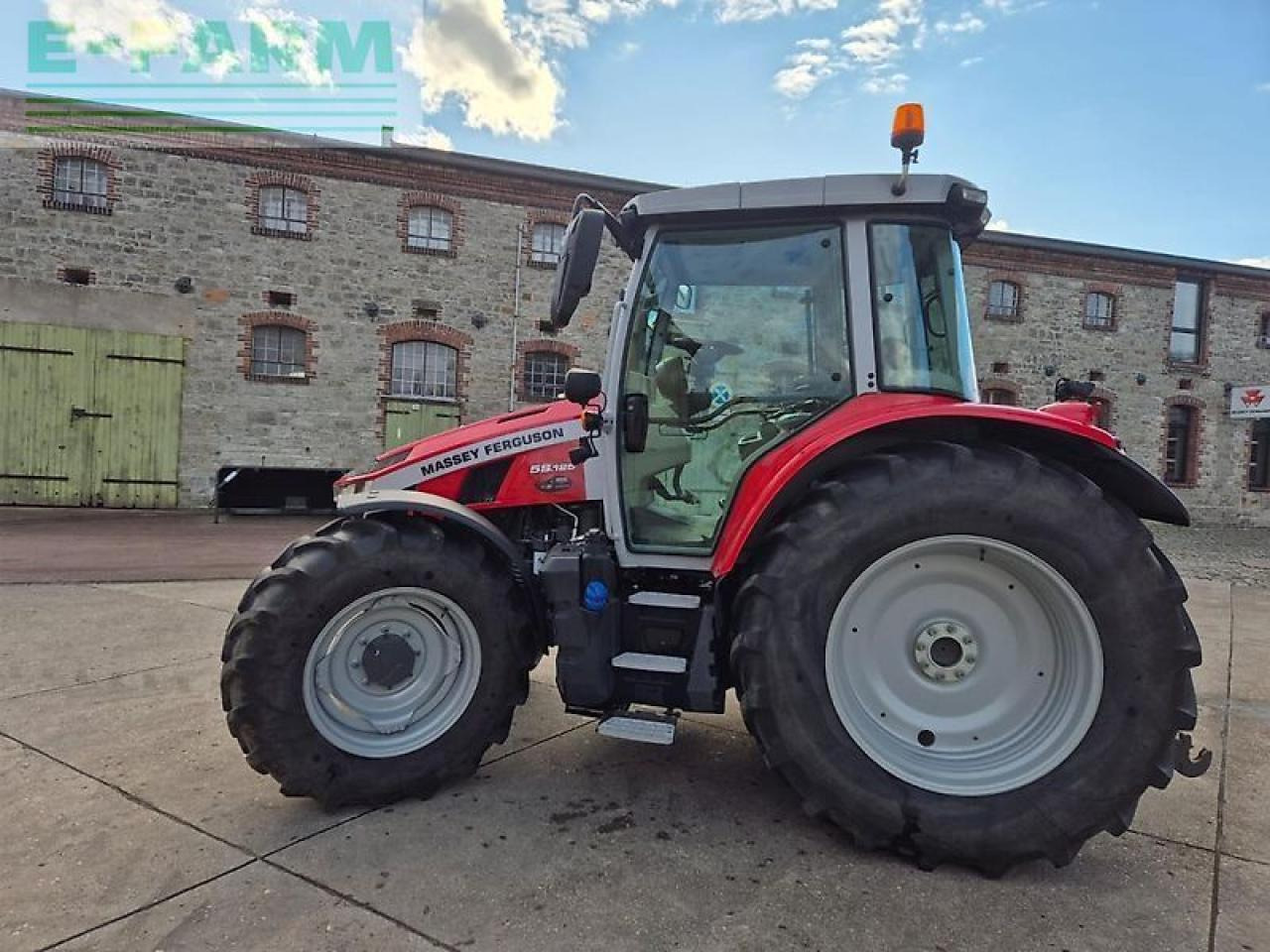 Massey Ferguson 5s.125 dyna-4 essential Essential - Tractor: foto 5 Massey Ferguson 5s.125 dyna-4 essential Essential - Tractor: foto 5
