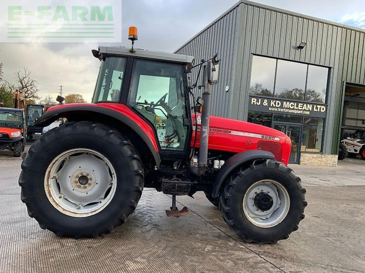 Massey Ferguson 8220 xtra power control tractor (st24304) Xtra - Tractor: foto 1 Massey Ferguson 8220 xtra power control tractor (st24304) Xtra - Tractor: foto 1