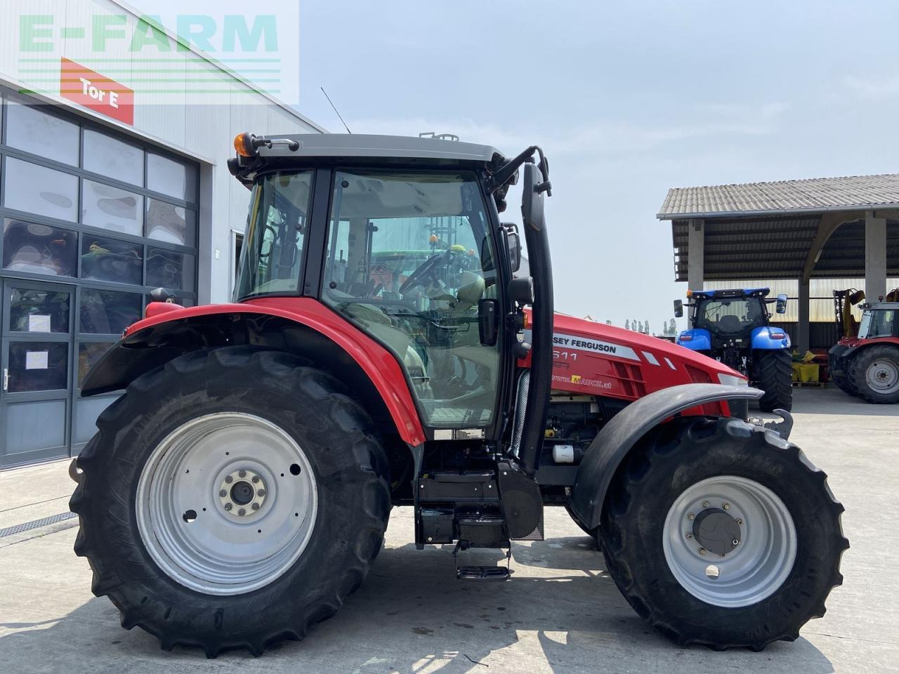 Massey Ferguson mf 5610 dyna-4 essential Essential - Tractor: foto 3 Massey Ferguson mf 5610 dyna-4 essential Essential - Tractor: foto 3