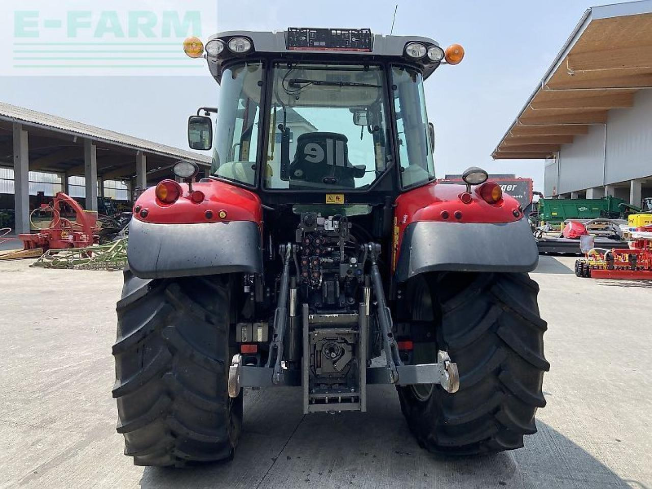Massey Ferguson mf 5610 dyna-4 essential Essential - Tractor: foto 4 Massey Ferguson mf 5610 dyna-4 essential Essential - Tractor: foto 4