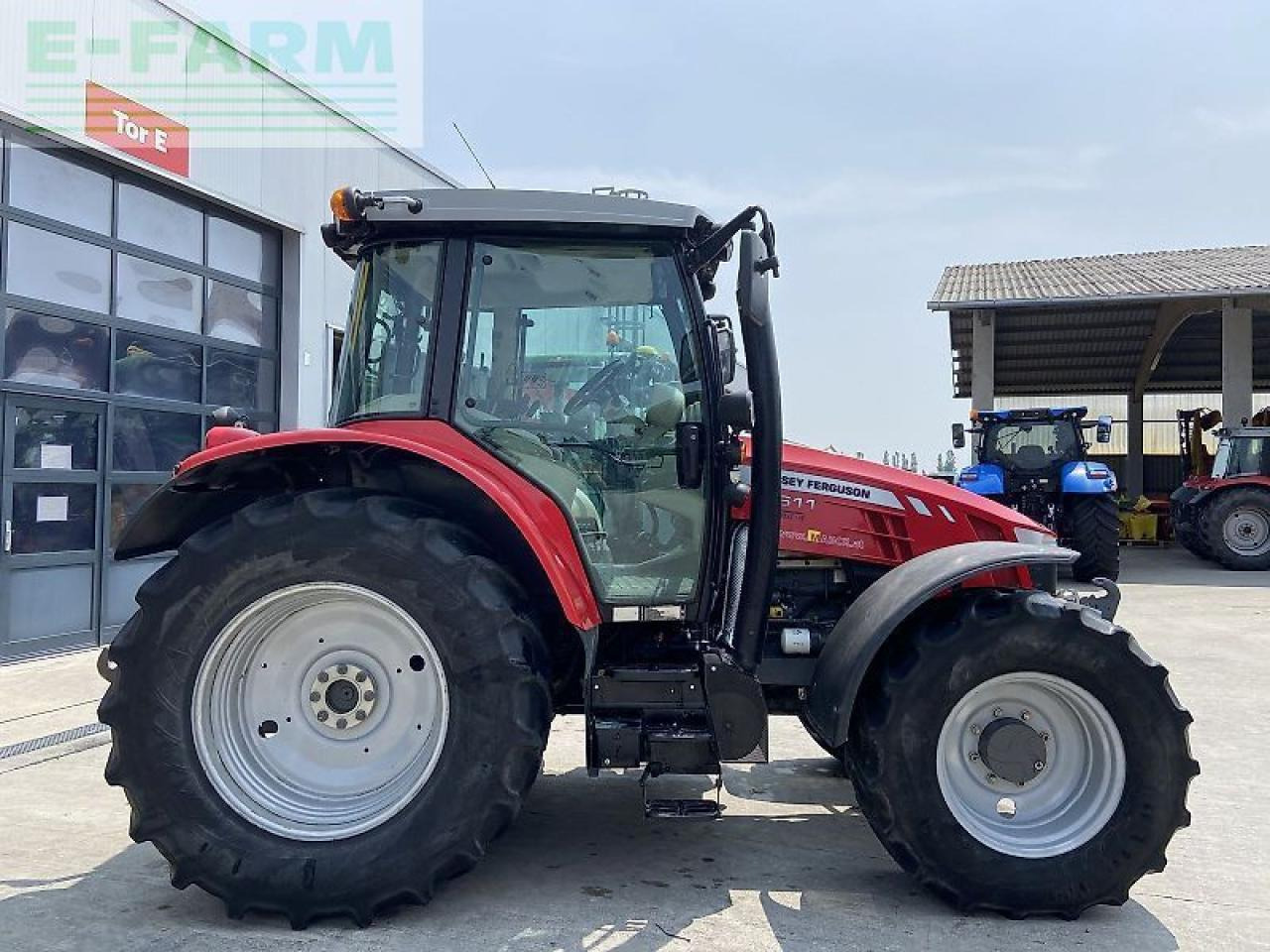 Massey Ferguson mf 5610 dyna-4 essential Essential - Tractor: foto 3 Massey Ferguson mf 5610 dyna-4 essential Essential - Tractor: foto 3