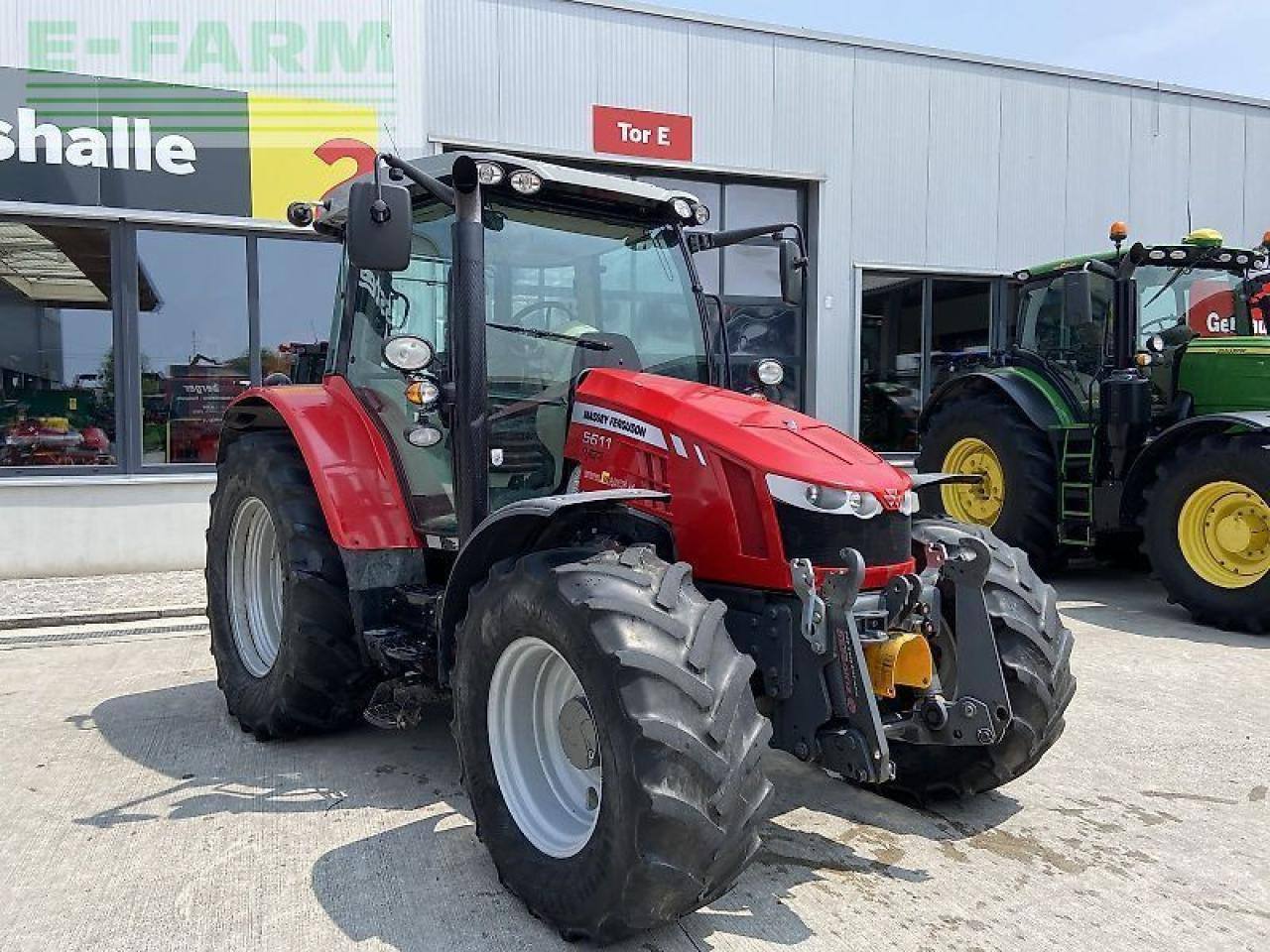 Massey Ferguson mf 5610 dyna-4 essential Essential - Tractor: foto 1 Massey Ferguson mf 5610 dyna-4 essential Essential - Tractor: foto 1