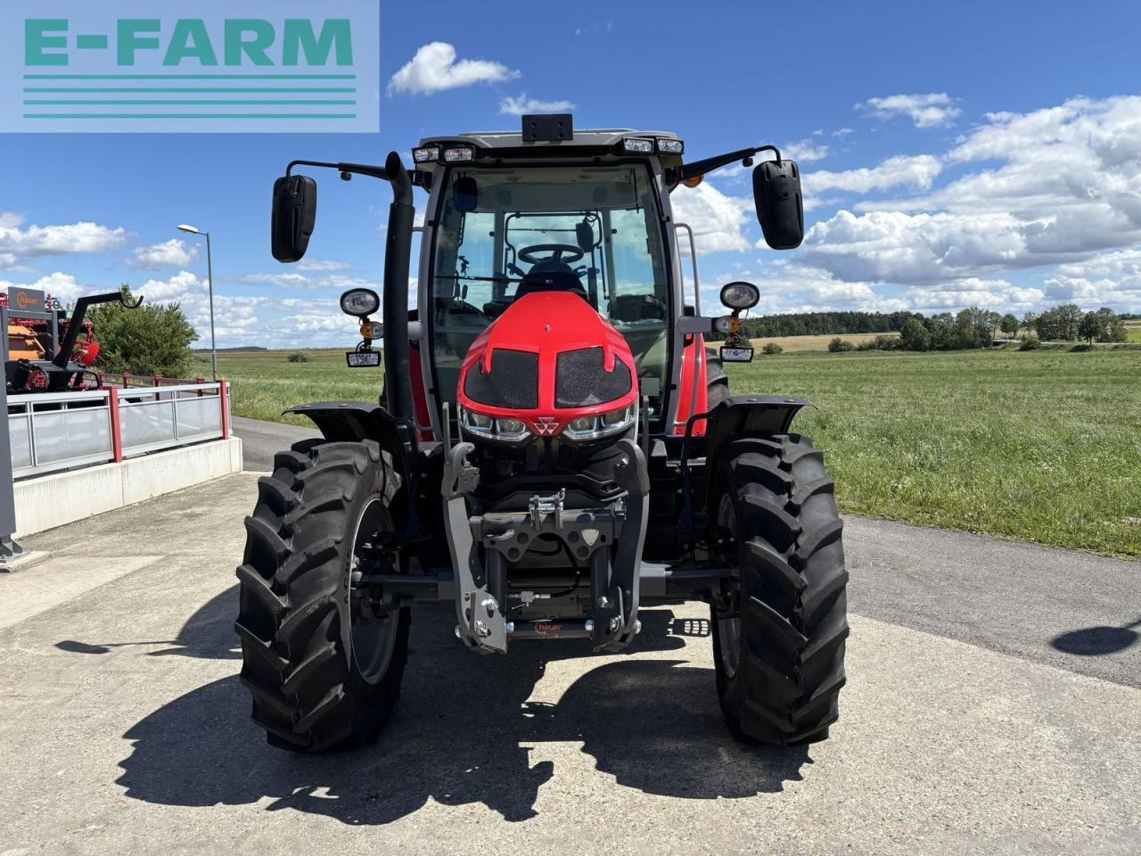 Massey Ferguson mf 5s.115 dyna-6 efficient Efficient - Tractor: foto 2 Massey Ferguson mf 5s.115 dyna-6 efficient Efficient - Tractor: foto 2