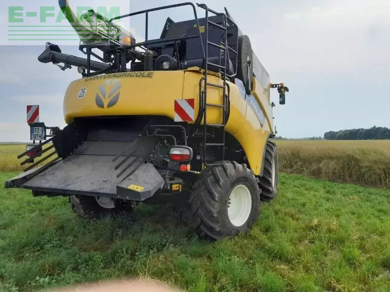 New Holland cr 8.80 - Cosechadora de granos: foto 4 New Holland cr 8.80 - Cosechadora de granos: foto 4