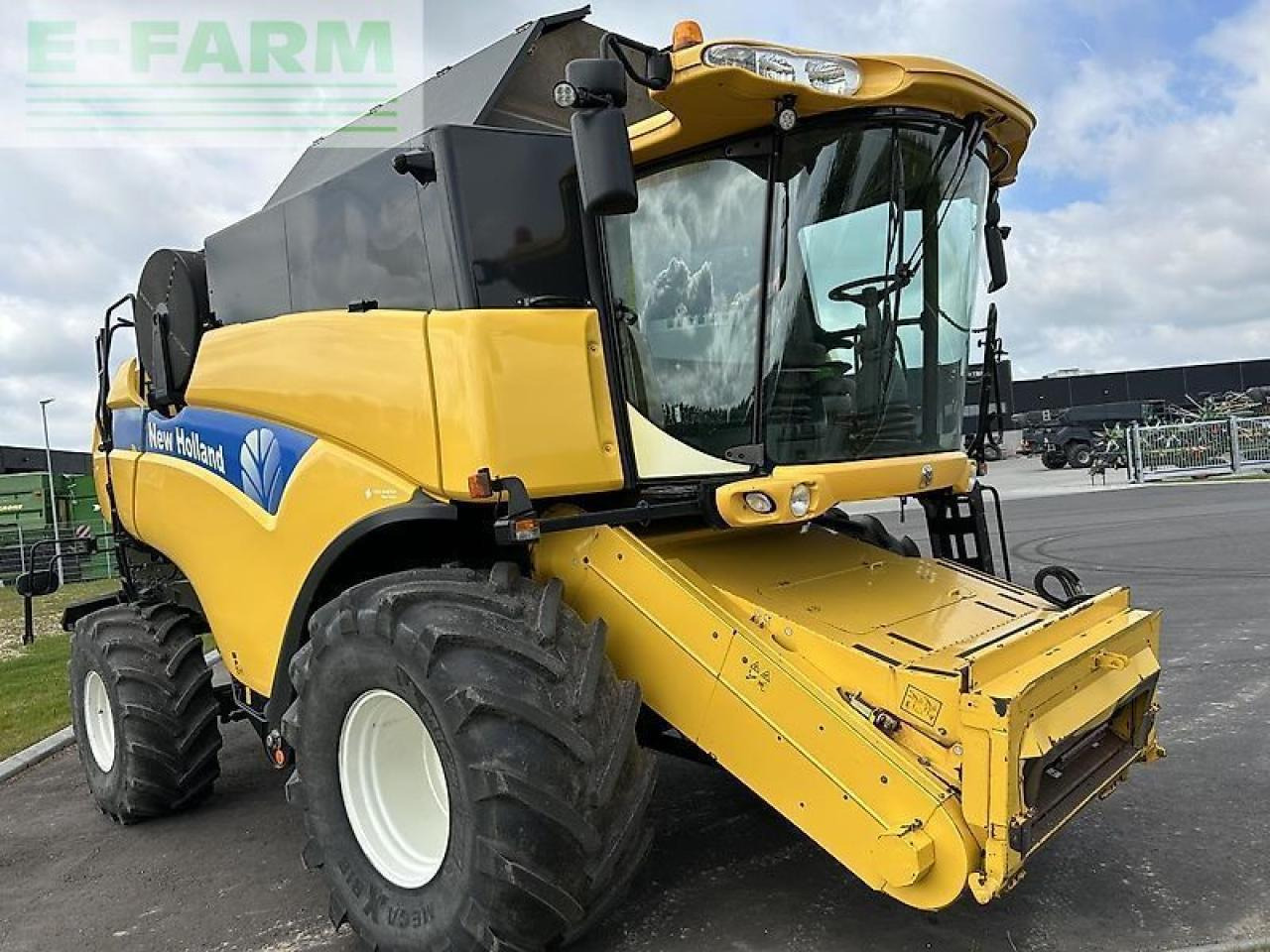 New Holland cx 8090 - Cosechadora de granos: foto 4 New Holland cx 8090 - Cosechadora de granos: foto 4
