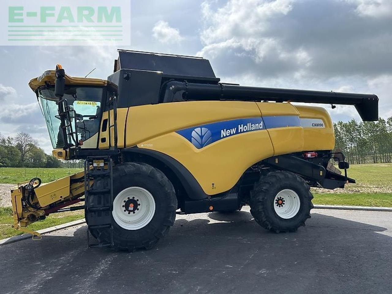 New Holland cx 8090 - Cosechadora de granos: foto 1 New Holland cx 8090 - Cosechadora de granos: foto 1