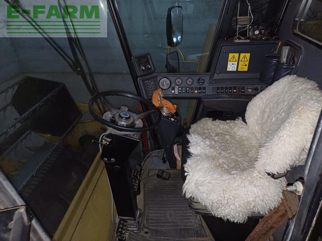 New Holland new holland tc 56 - Cosechadora de granos: foto 4 New Holland new holland tc 56 - Cosechadora de granos: foto 4