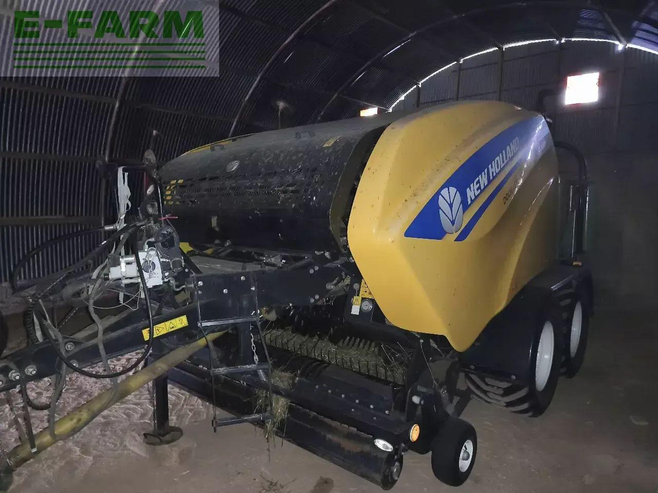 New Holland roll baler 125 combi - Empacadora de pacas cuadradas: foto 2 New Holland roll baler 125 combi - Empacadora de pacas cuadradas: foto 2