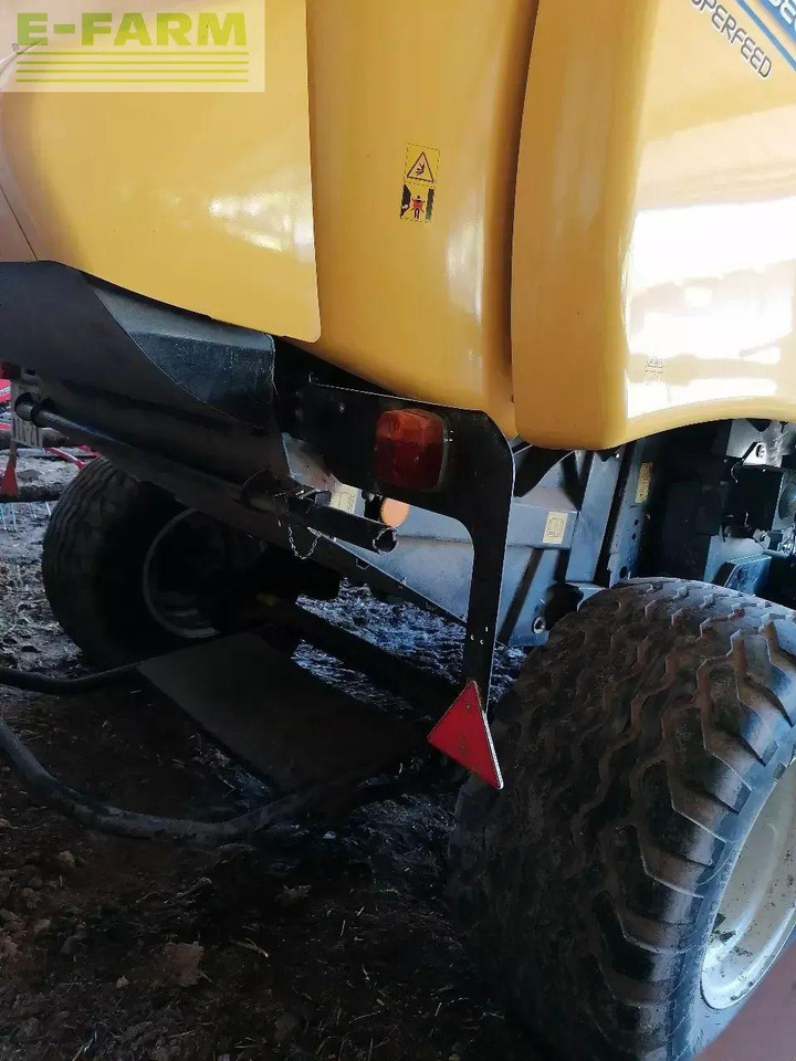 New Holland roll belt 150 superfeed - Empacadora de pacas cuadradas: foto 3 New Holland roll belt 150 superfeed - Empacadora de pacas cuadradas: foto 3