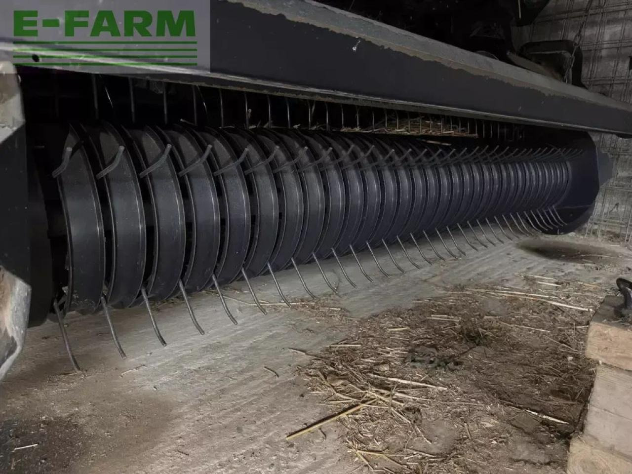 New Holland roll belt 180 - Empacadora de pacas cuadradas: foto 4 New Holland roll belt 180 - Empacadora de pacas cuadradas: foto 4