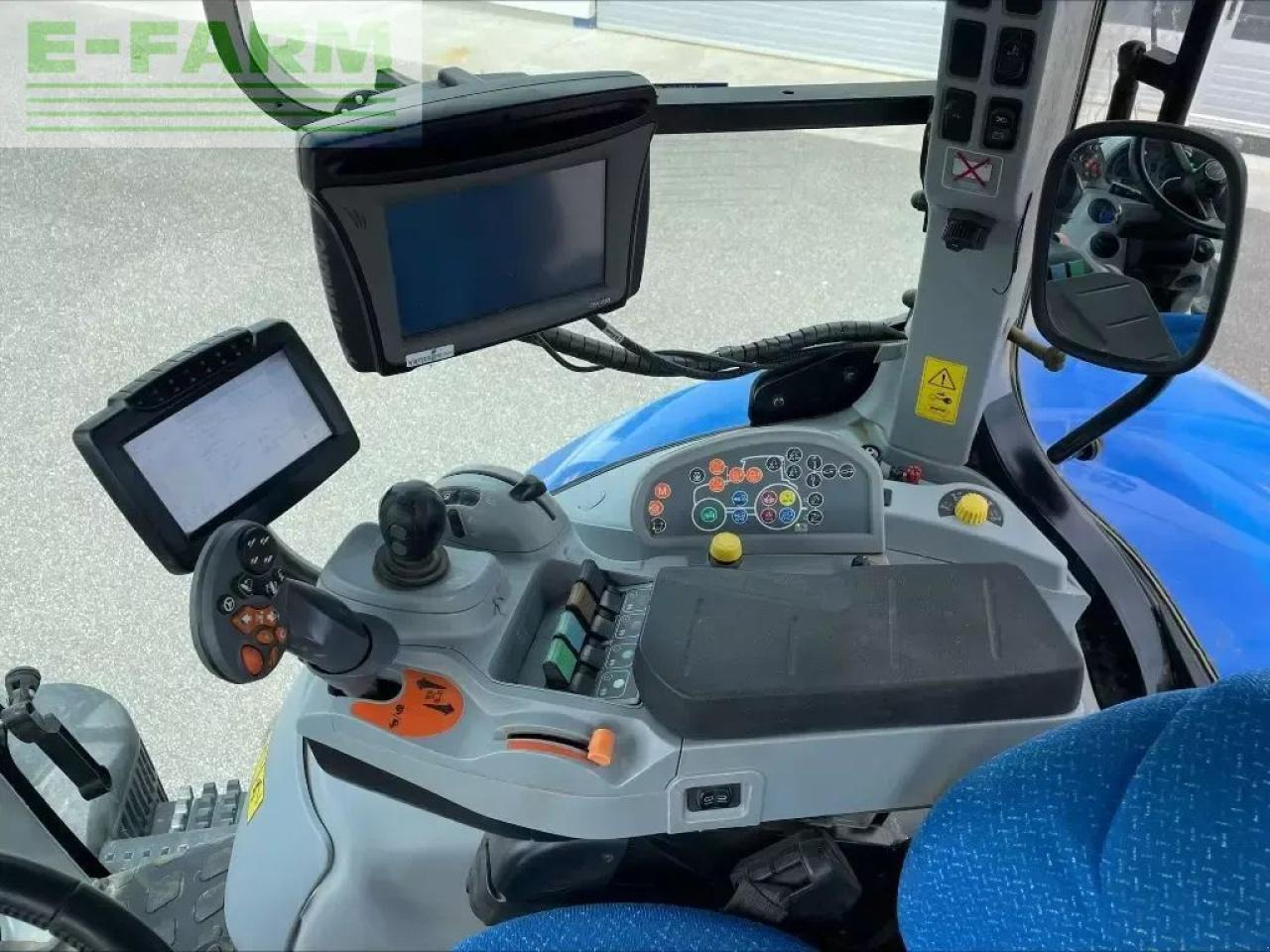 Tractor New Holland t 7.235: foto 9