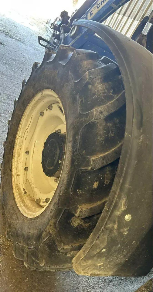 Tractor New Holland t5.100 ec: foto 7 Tractor New Holland t5.100 ec: foto 7