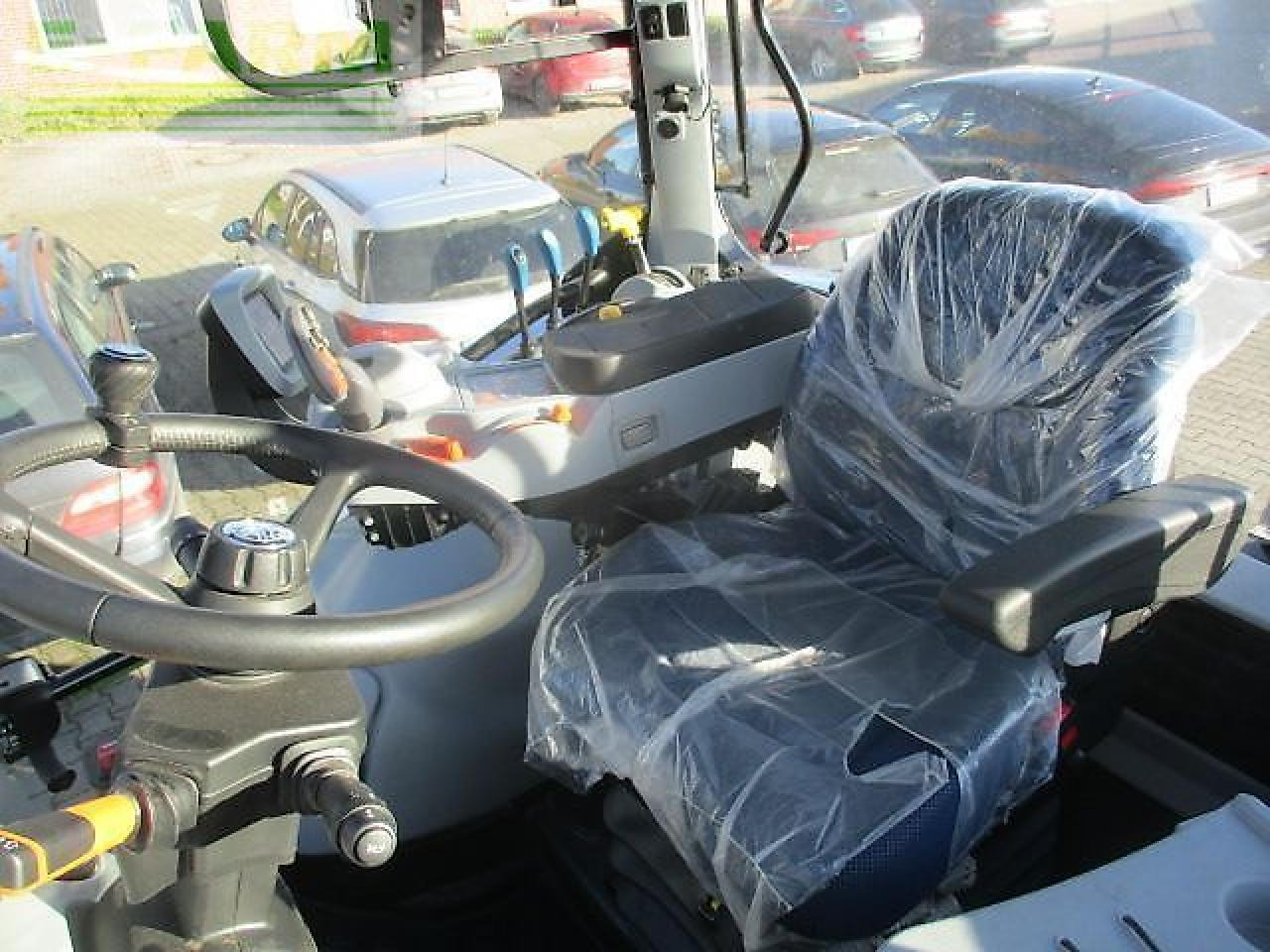 New Holland t5.110 dynamic command - Tractor: foto 5 New Holland t5.110 dynamic command - Tractor: foto 5