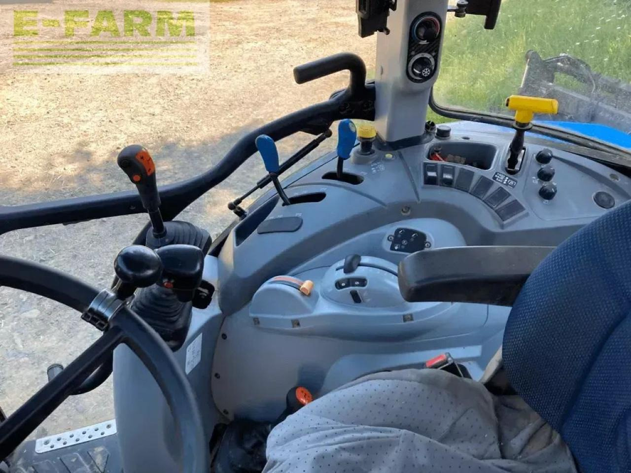 New Holland t5.115 dual command - Tractor: foto 4 New Holland t5.115 dual command - Tractor: foto 4