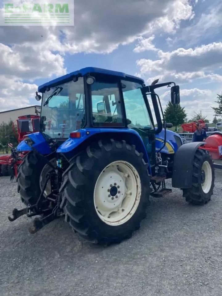 New Holland t5050 - Tractor: foto 4 New Holland t5050 - Tractor: foto 4