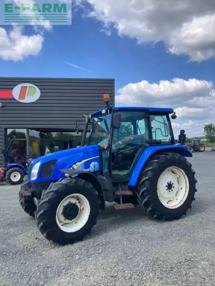 New Holland t5050 - Tractor: foto 2 New Holland t5050 - Tractor: foto 2