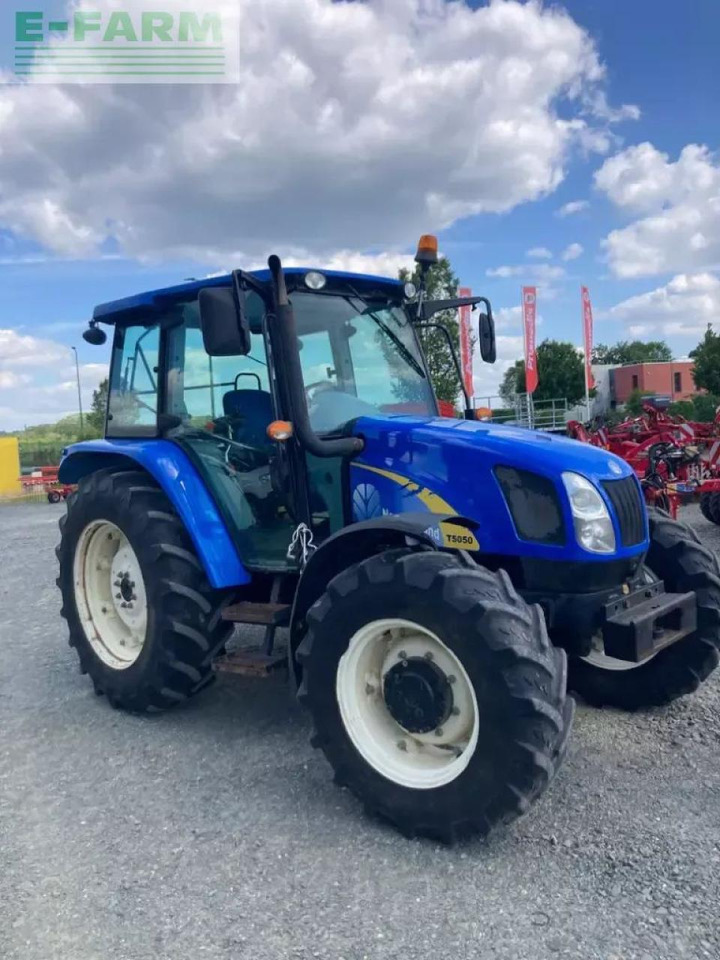 New Holland t5050 - Tractor: foto 3 New Holland t5050 - Tractor: foto 3