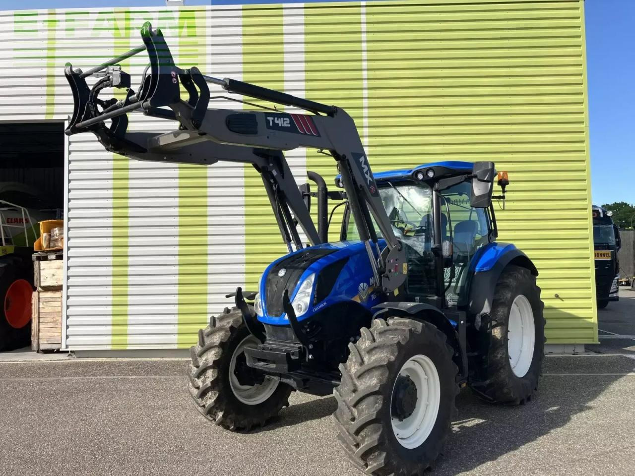 New Holland t6.145 deluxe ec + t412 EC Deluxe - Tractor: foto 1 New Holland t6.145 deluxe ec + t412 EC Deluxe - Tractor: foto 1