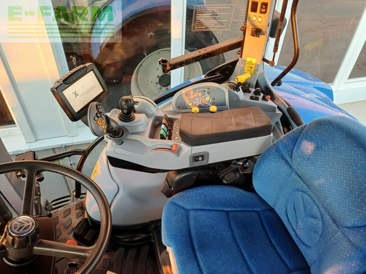 Tractor New Holland t6090 range & power command: foto 8 Tractor New Holland t6090 range & power command: foto 8