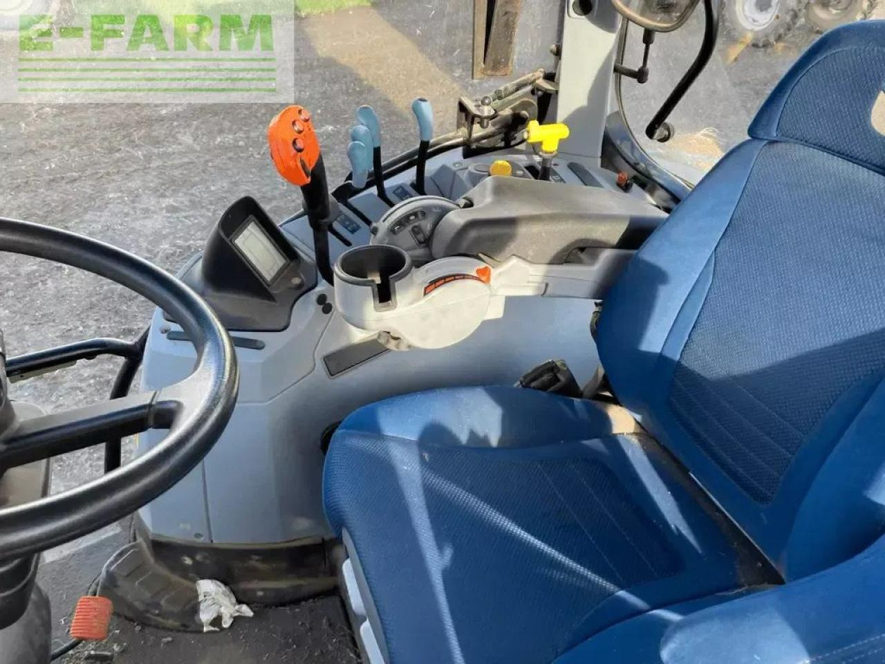 New Holland t7.210 rc s5 - Tractor: foto 3 New Holland t7.210 rc s5 - Tractor: foto 3