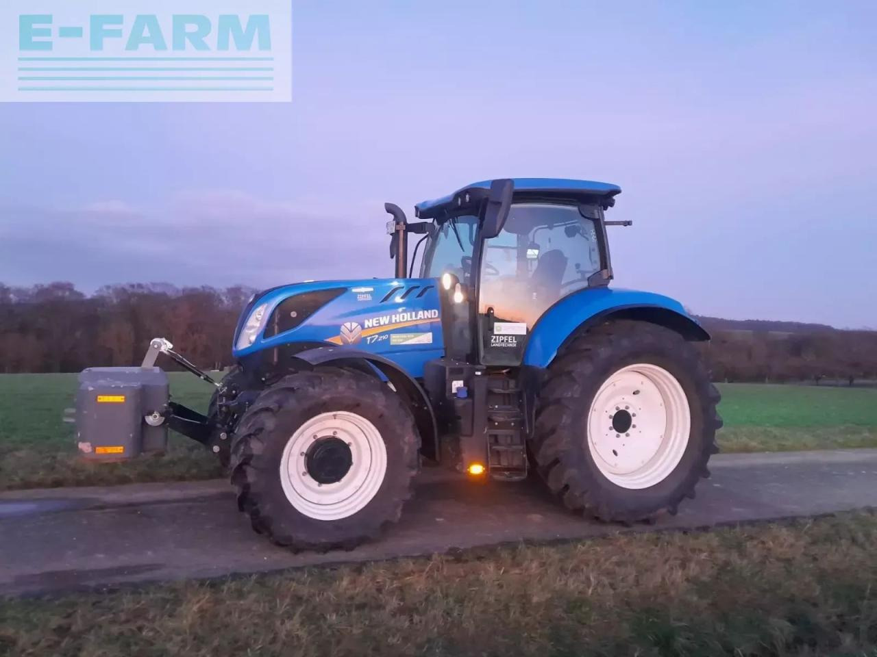 New Holland t7.210ac - Tractor: foto 1 New Holland t7.210ac - Tractor: foto 1