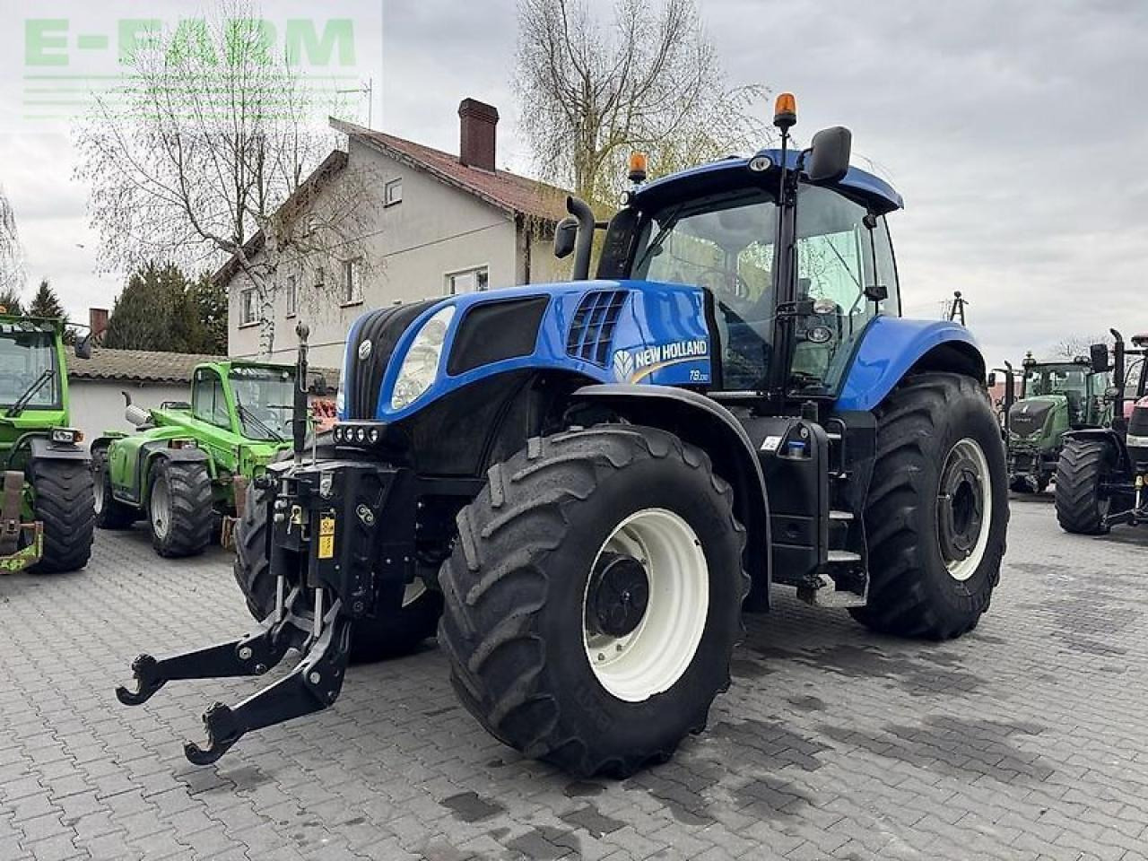 New Holland t8.330 ultra command - Tractor: foto 1 New Holland t8.330 ultra command - Tractor: foto 1