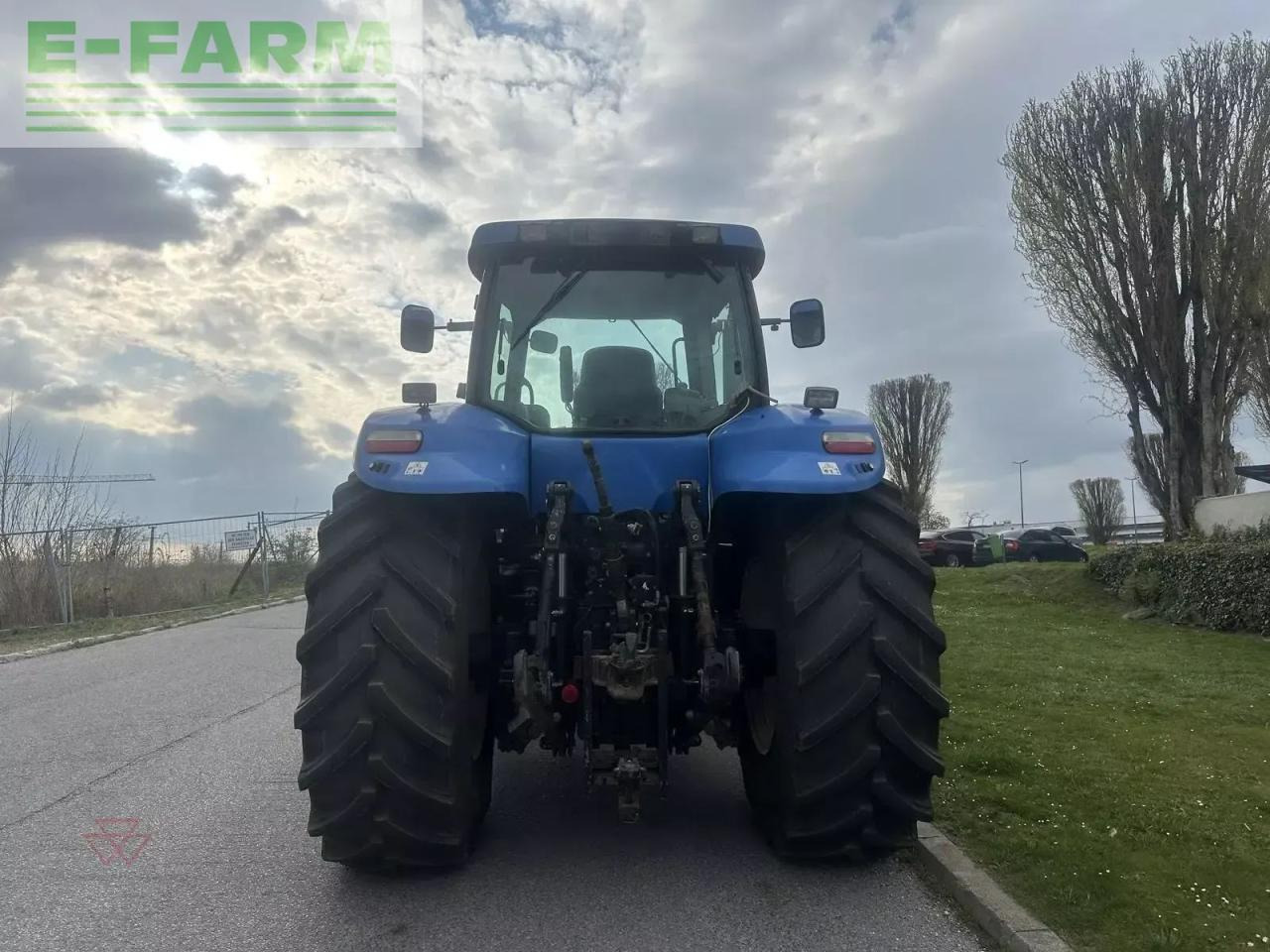 New Holland t8040 - Tractor: foto 5 New Holland t8040 - Tractor: foto 5