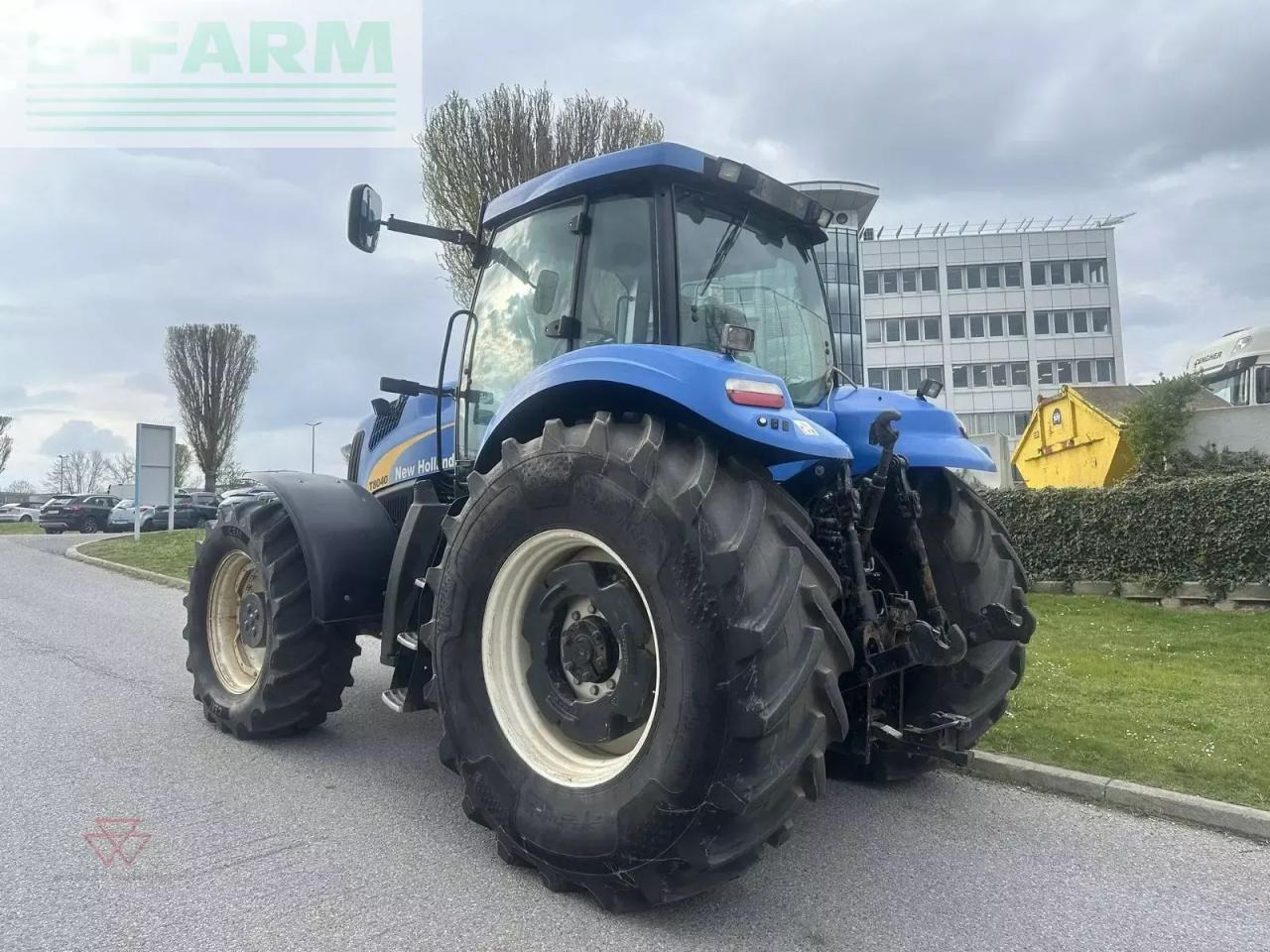 New Holland t8040 - Tractor: foto 4 New Holland t8040 - Tractor: foto 4