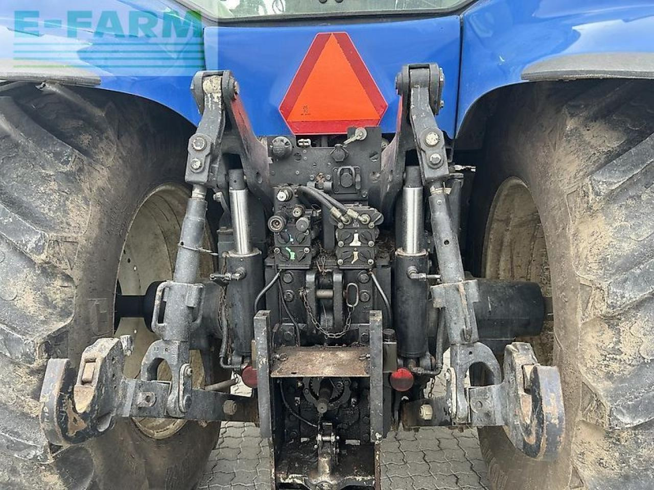 New Holland t8050 - Tractor: foto 5 New Holland t8050 - Tractor: foto 5