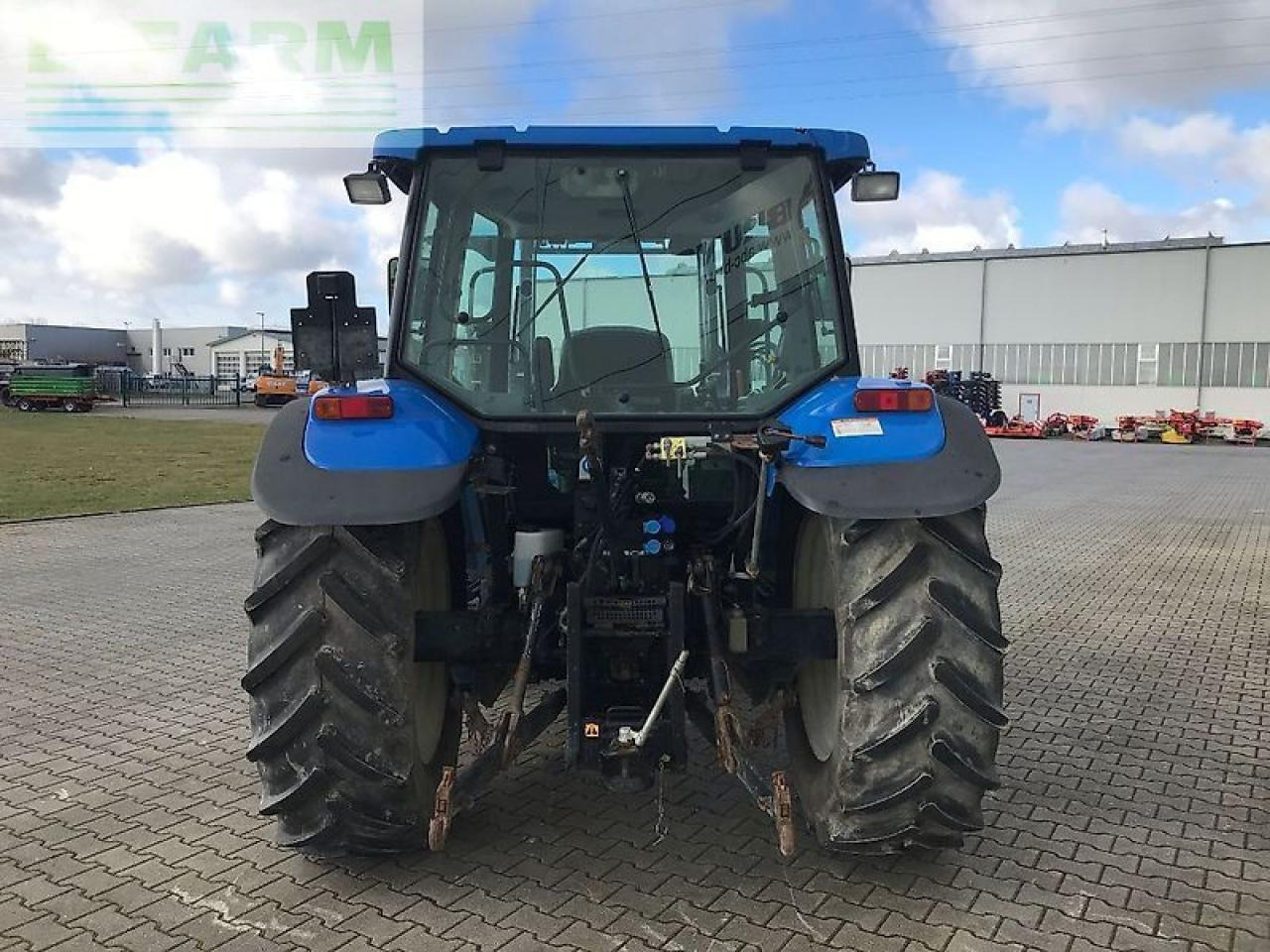 New Holland tl 90 a dt A - Tractor: foto 3 New Holland tl 90 a dt A - Tractor: foto 3