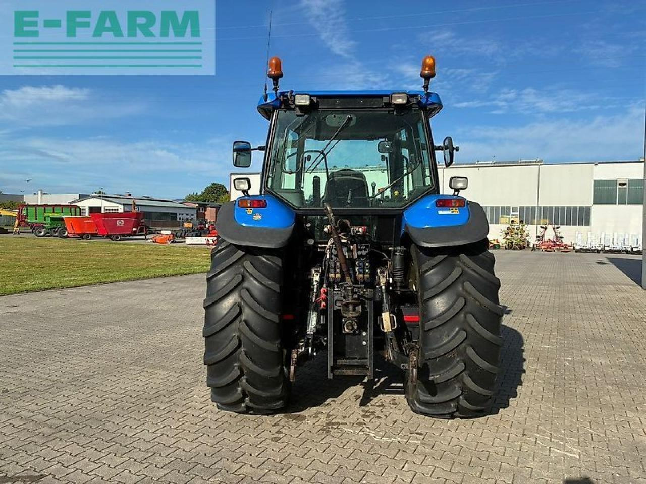 New Holland tm 140 - Tractor: foto 4 New Holland tm 140 - Tractor: foto 4