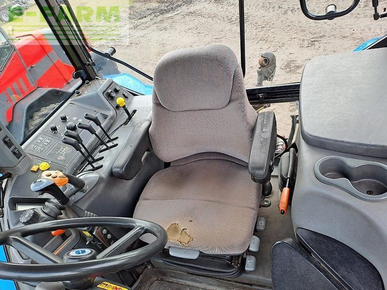 New Holland tm 140 - Tractor: foto 5 New Holland tm 140 - Tractor: foto 5