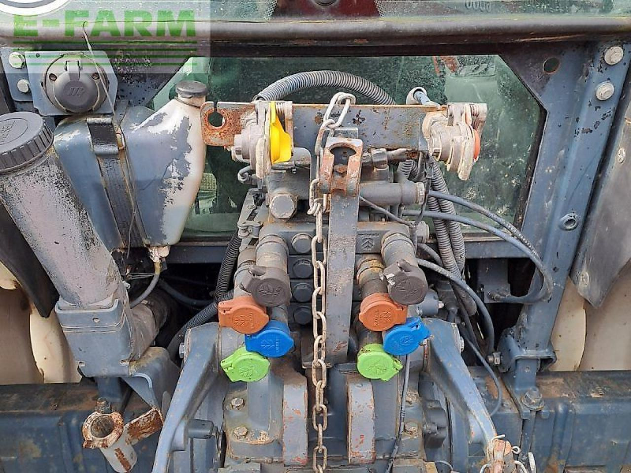 New Holland tn 75 s S - Tractor: foto 5 New Holland tn 75 s S - Tractor: foto 5