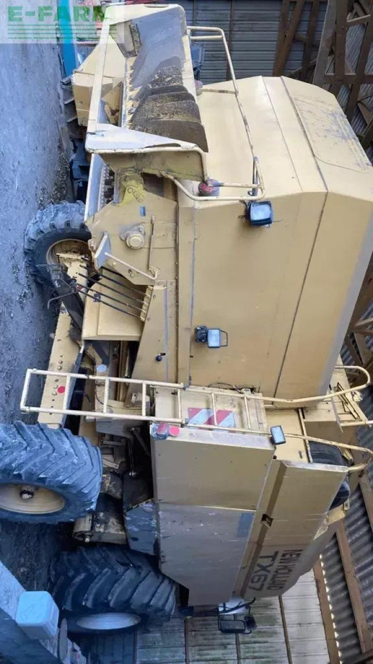 New Holland tx 67 - Cosechadora de granos: foto 2 New Holland tx 67 - Cosechadora de granos: foto 2