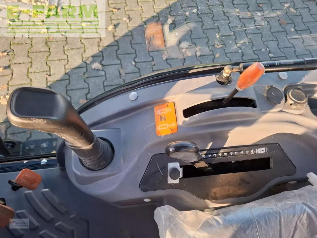 Tractor Solis 26 hst mit fahrerkabine und frontlader: foto 10 Tractor Solis 26 hst mit fahrerkabine und frontlader: foto 10