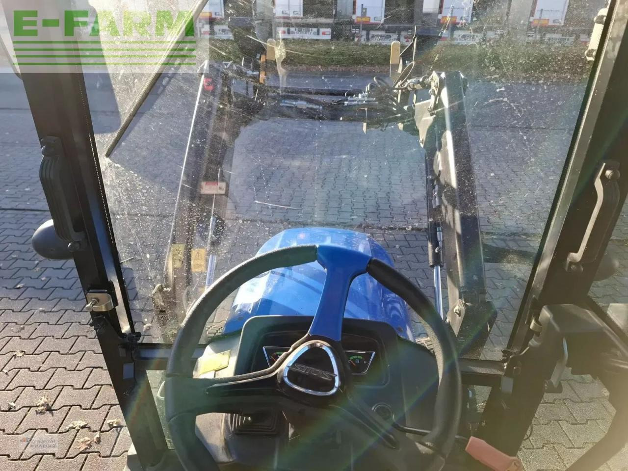Tractor Solis 26 hst mit fahrerkabine und frontlader: foto 11 Tractor Solis 26 hst mit fahrerkabine und frontlader: foto 11