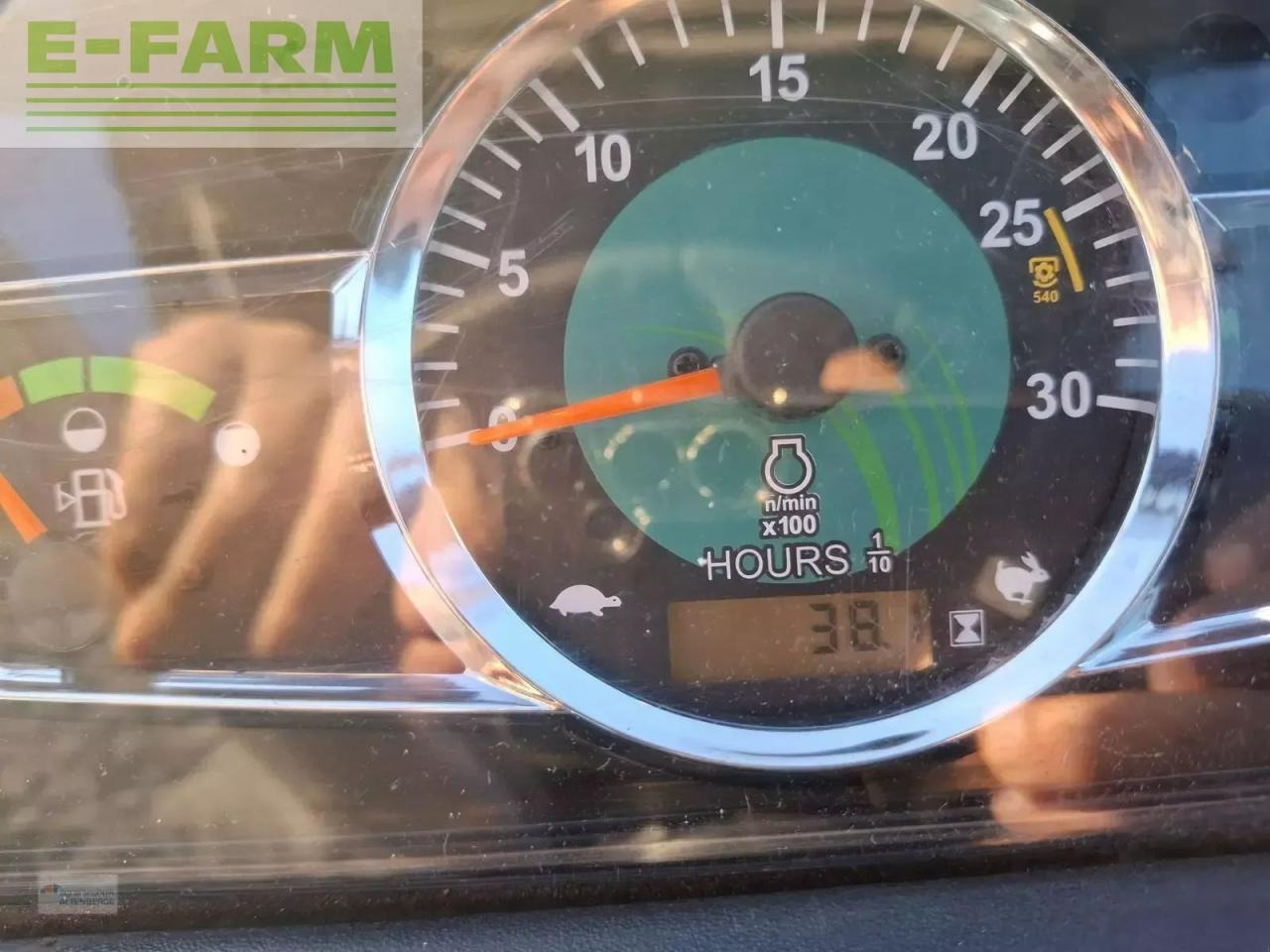 Tractor Solis 26 hst mit fahrerkabine und frontlader: foto 12 Tractor Solis 26 hst mit fahrerkabine und frontlader: foto 12